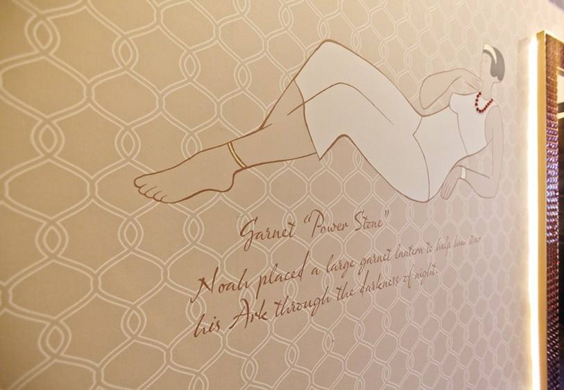 Wall drawing in the Granát room with the legend of garnet as the "Power Stone"