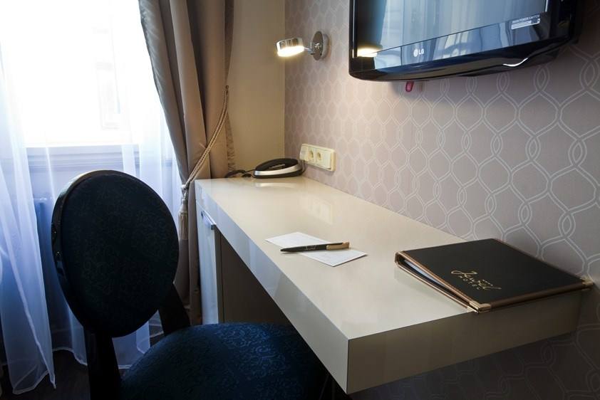 Writing desk in the Onyx room with medallion chair, reading lamp and Jewel guest folder