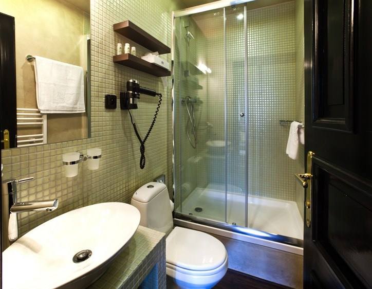 Perla room bathroom with pale mosaic tiles, vessel basin and shower